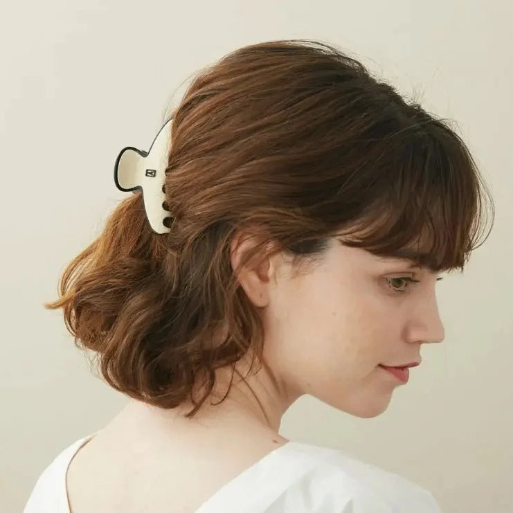 The Art of Hair Accessories: Elevating Everyday Style with Intention ?
