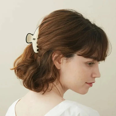 The Art of Hair Accessories: Elevating Everyday Style with Intention ?