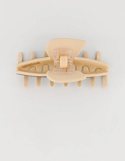 L’Audacieuse Clip-8.5 cm-Black Clip-Beige-Alexandre de paris gcc